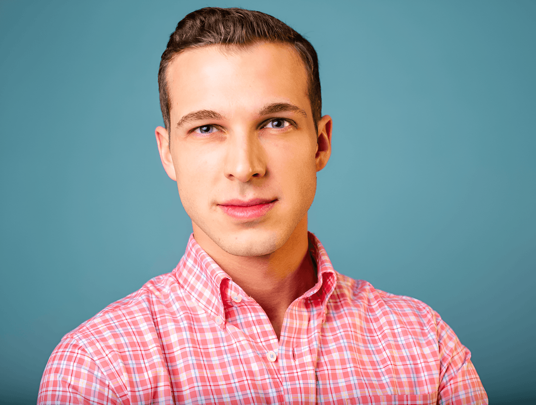 Photography coach offering guidance on how to become a photographer and improve photography skills