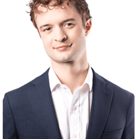 Photography coach offering guidance on how to become a photographer and improve photography skills